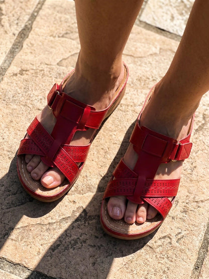 Sandales à semelle épaisse et brides croisées
